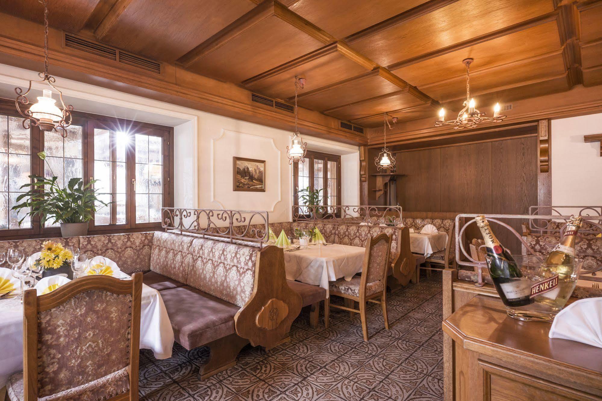 Hotel Restaurant Gradlwirt Niederndorf  外观 照片